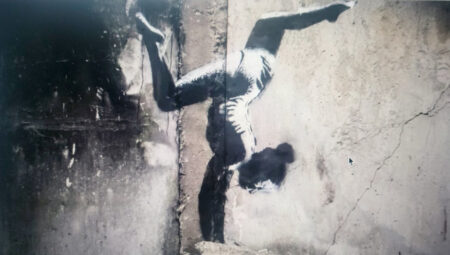 Banksy Ukrayna’da: Elleri üzerinde duran jimnastikçi…