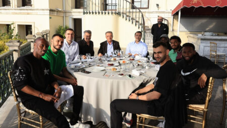 Beşiktaş derbi öncesinde yemekte bir ortaya geldi