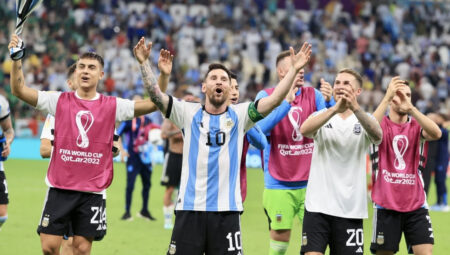 Arjantin kazandı, Messi Maradona’yı yakaladı