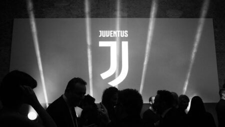 Mali yolsuzlukla suçlanan Juventus’a 15 puan silme cezası