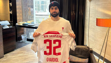 Hırvat futbolcu Gvardiol, depremzedeler için formasını bağışladı