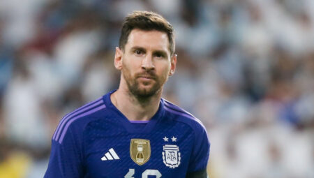 Messi’nin forması depremzedeler için satışa çıkarılıyor