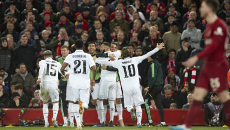 Şampiyonlar Ligi’nde Real Madrid ve Napoli deplasmanda kazandı