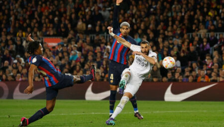 El Clasico’da kazanan Real Madrid: Benzema, Camp Nou’da ilk hat-trick’ini yaptı