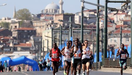 İstanbul Yarı Maratonu’nu koşuldu